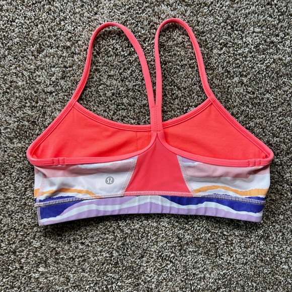 Lululemon lot, a tank and two sports bras, size XS - Picture 4 of 6
